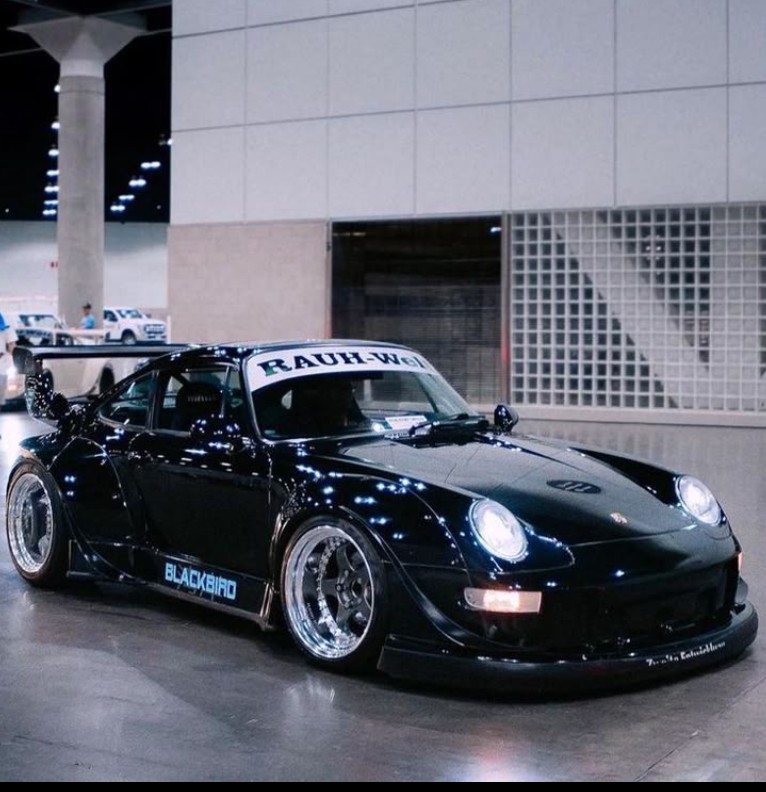 PORSCHE RWB