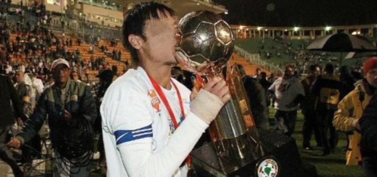 Neymar Junior low profile