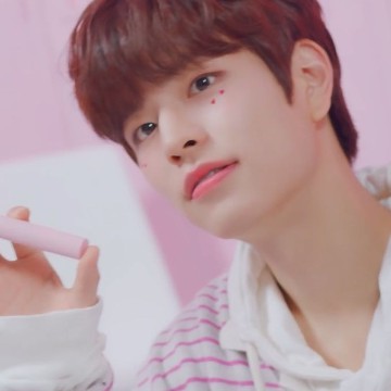 Seungmin pink
