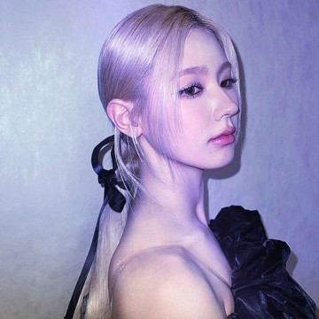 miyeon G-idle purple